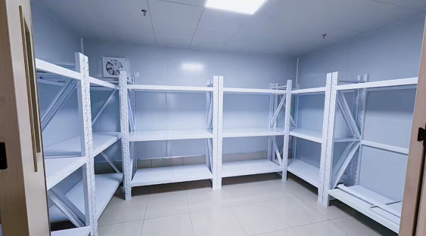 宜宾屏山县中医院实验室家具安装项目 图2